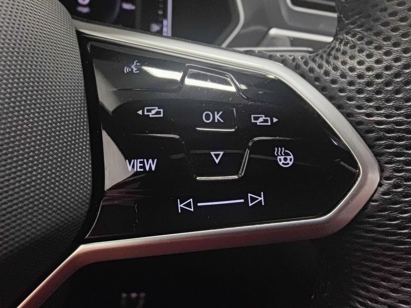 Used 2024 Volkswagen Tiguan AWD SEL R-Line w/Sunroof/NavImage 33