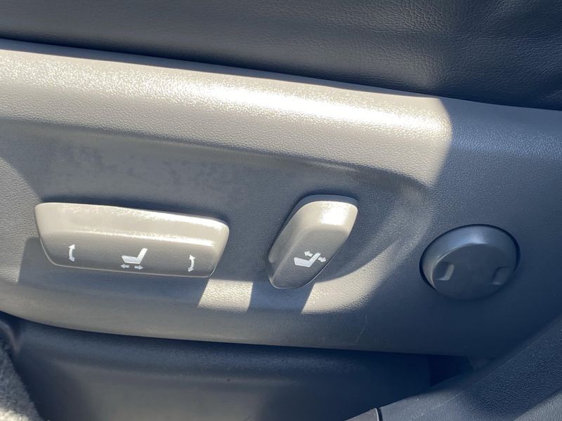 2014 Toyota Prius Plug-In AdvancedImage 18