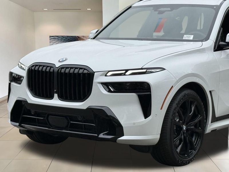 2026 BMW X7 xDrive40iImage 10