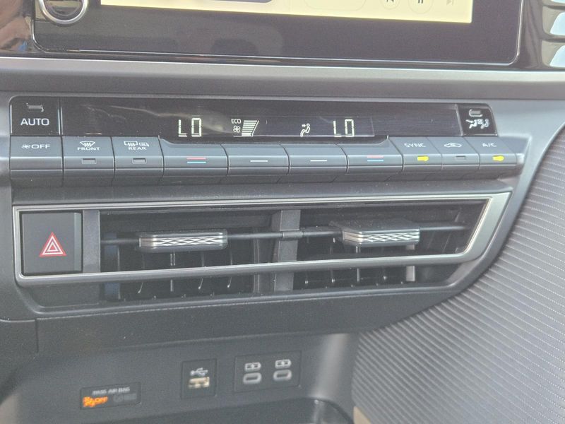 Used 2025 Toyota Camry SE (Natl)