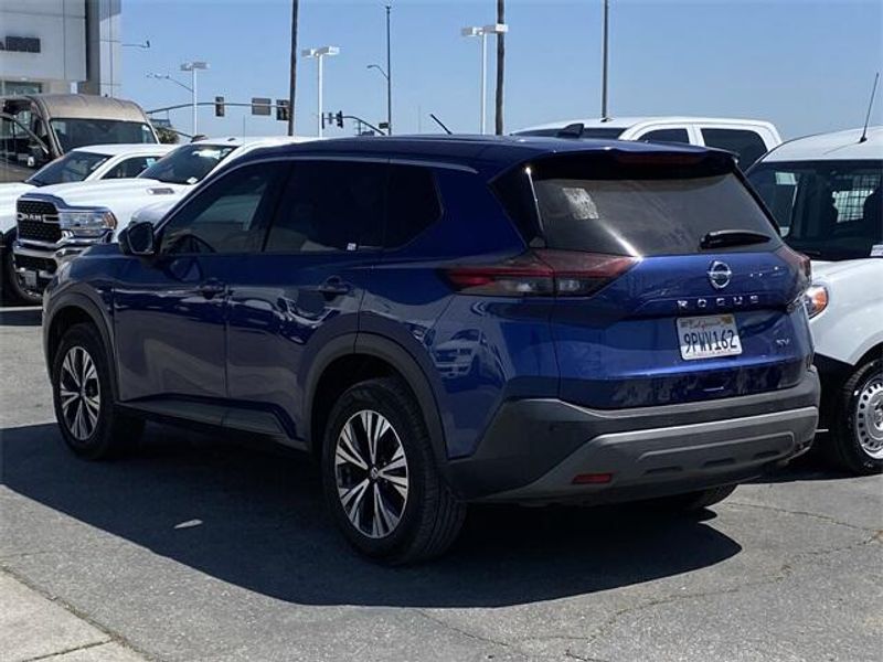 2021 Nissan Rogue SVImage 3