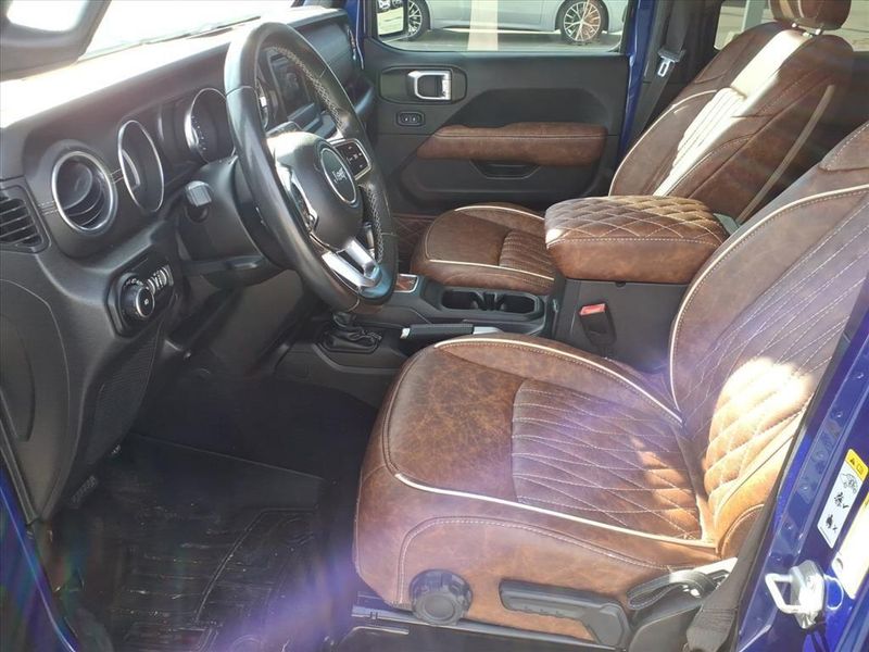 Used 2019 Jeep Wrangler Unlimited SaharaImage 17