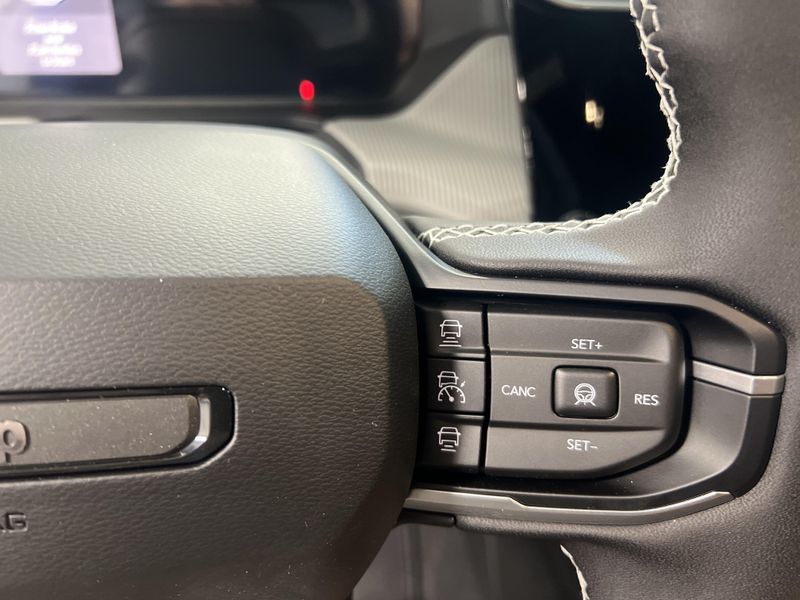 New 2026 Jeep Cherokee Laredo 4x4Image 24