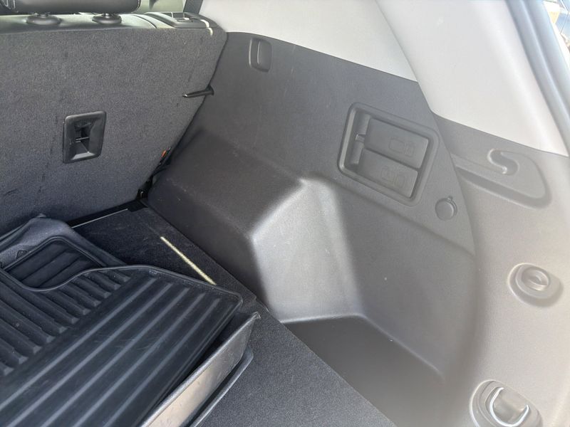 Used 2024 GMC Terrain SLTImage 23