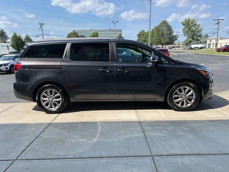 Used 2021 Kia Sedona EXImage 4