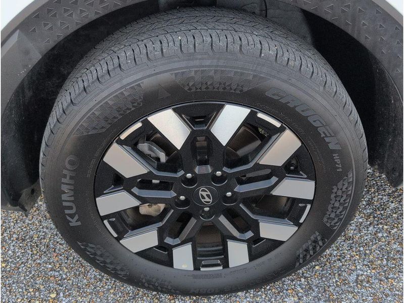 Used 2025 Hyundai Santa Cruz SELImage 9