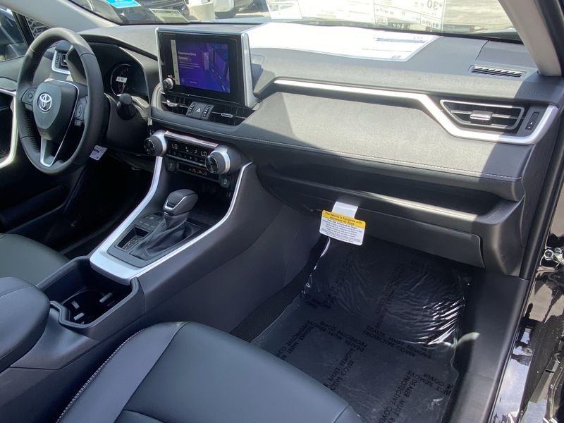 2025 Toyota RAV4 XLE PremiumImage 9