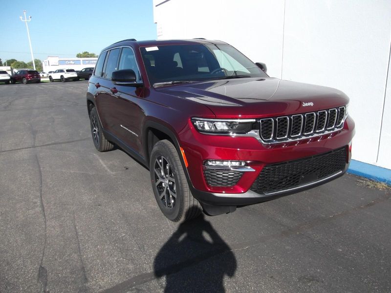 2025 Jeep Grand Cherokee Limited photo 6
