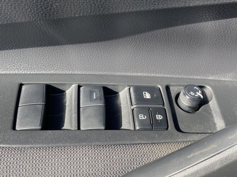 2024 Toyota Corolla LEImage 19