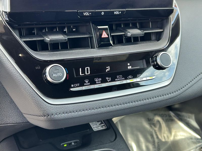 Used 2025 Toyota Corolla SEImage 21