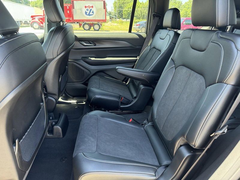 2024 Jeep Grand Cherokee L Altitude XImage 13