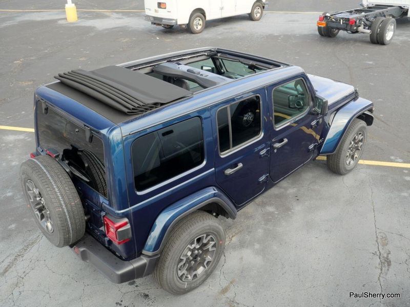 New 2025 Jeep Wrangler 4-door SaharaImage 17