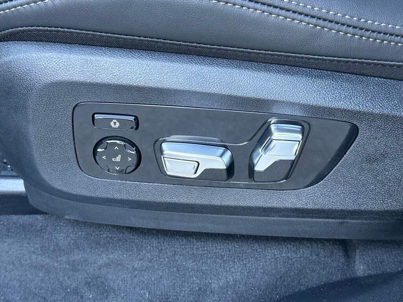 New 2027 BMW X7 xDrive40iImage 17