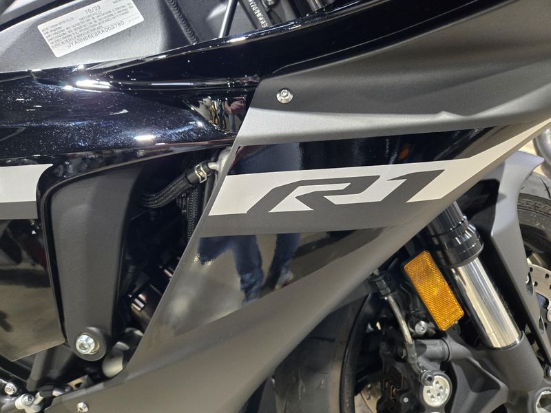 Used 2024 Yamaha YZFR1 Image 9