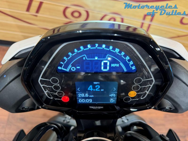 2025 Triumph Street Triple 765 R Image 9