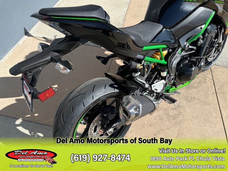 2024 Kawasaki ZR900MRFNL-BK2  in a METALLIC SPARK BLACK/METALLIC MATTE GRAPHENESTEEL GRAY/CANDY LIME GREEN exterior color. Del Amo Motorsports of South Bay (619) 547-1937 delamomotorsports.com 