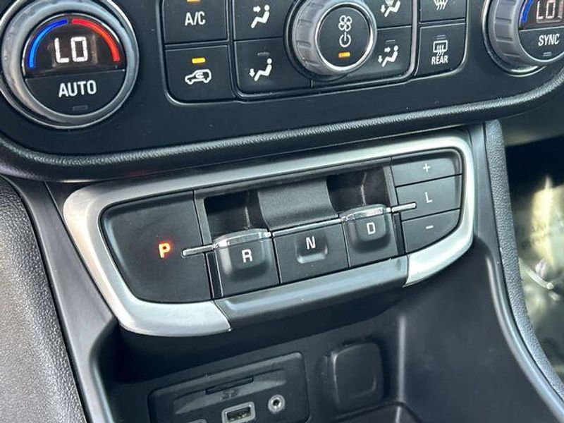 Used 2022 GMC Terrain SLEImage 29