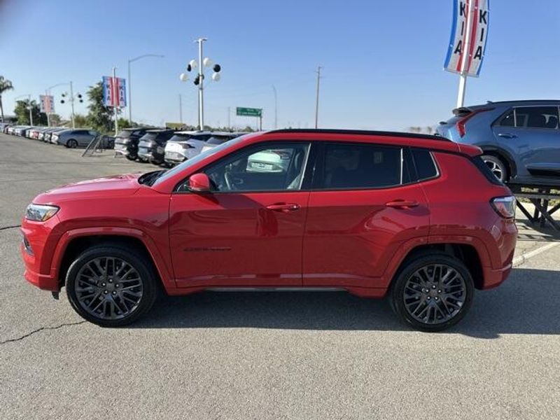 Used 2023 Jeep Compass LimitedImage 2