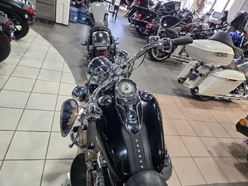 USED 2011 HARLEY SOFTAIL HERITAGE CLASSIC Image 11