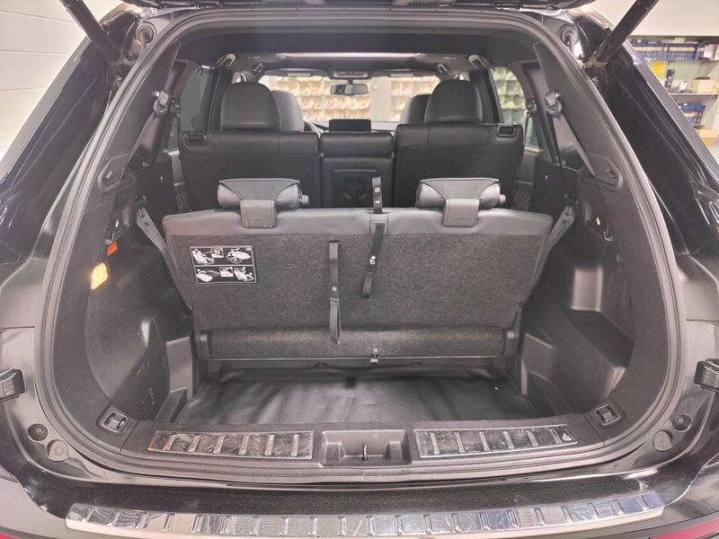 Used 2023 Mitsubishi Outlander PHEV SEL AWD 40th Anniv w/Sunroof/NavImage 16