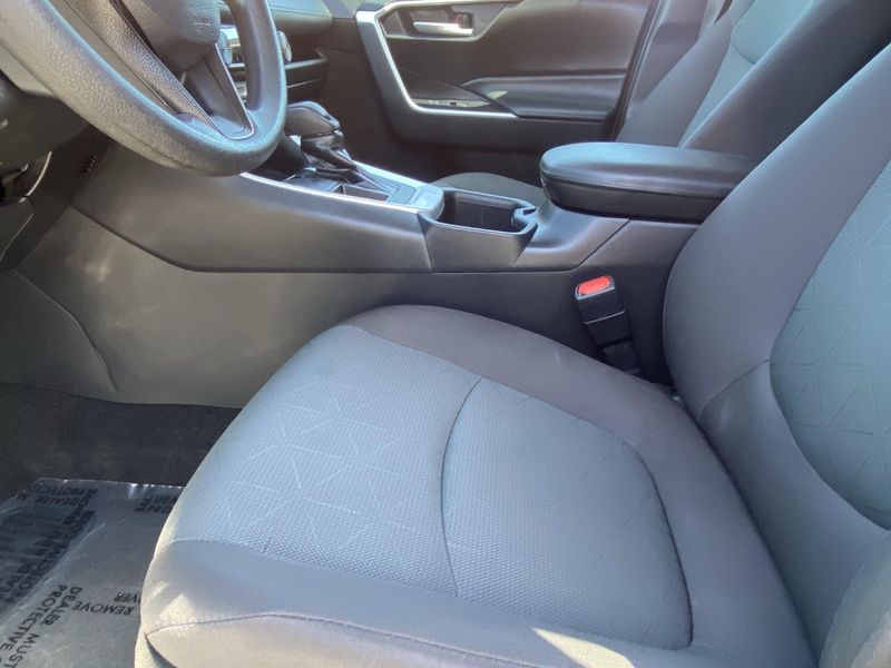 2023 Toyota RAV4 XLEImage 18