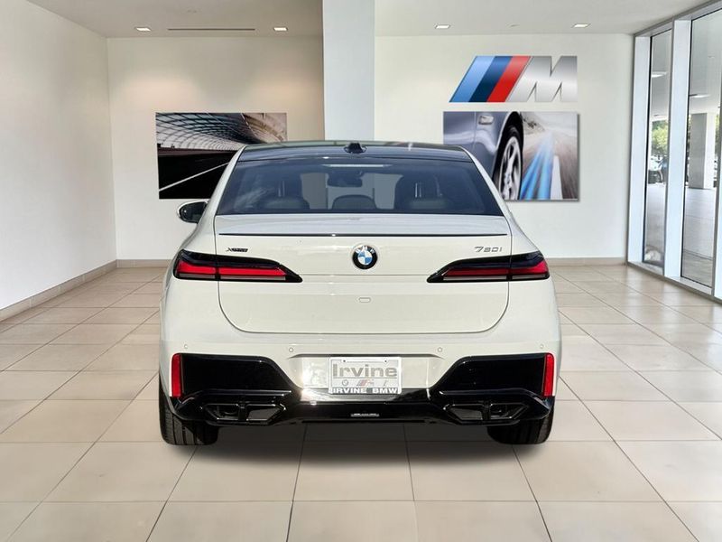 2025 BMW 7 Series 760i xDriveImage 7