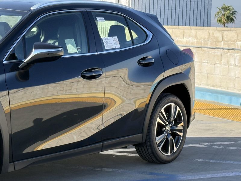 New 2026 Lexus UX 300hImage 8