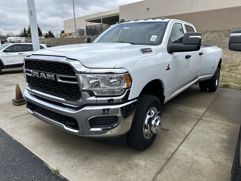 2024 RAM 3500 Tradesman Crew Cab 4x4 8