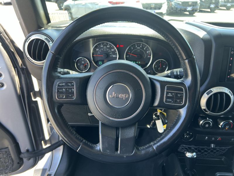 Used 2018 Jeep Wrangler JK SaharaImage 10