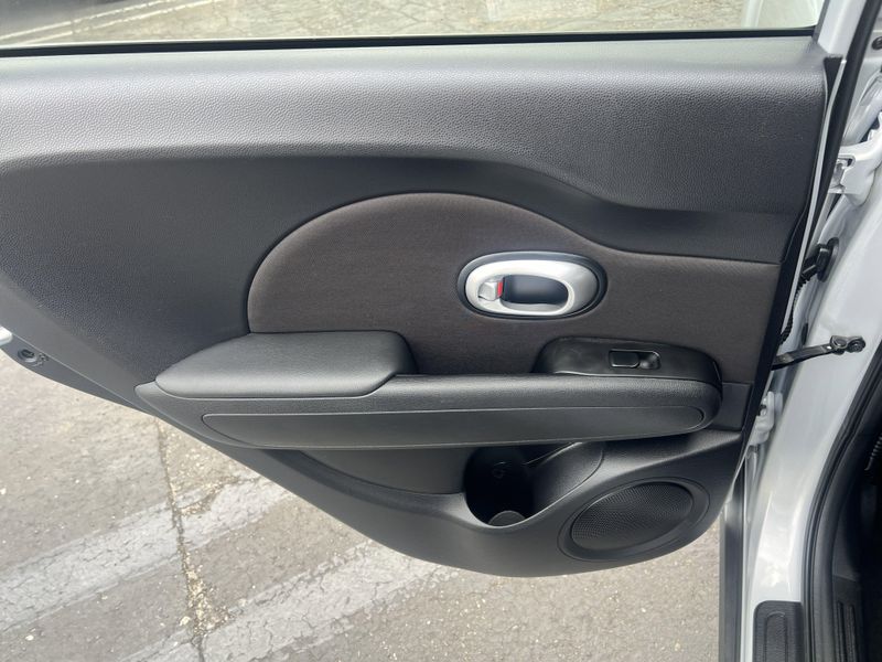 2016 Kia Soul BaseImage 15