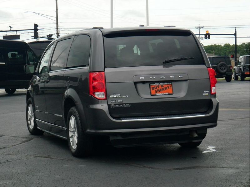 2019 Dodge Grand Caravan SXTImage 13