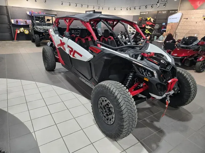 2025 Can-Am MAVERICK X3 MAX X RC TURBO RR HYBRID WHITE AND LEGION REDImage 2