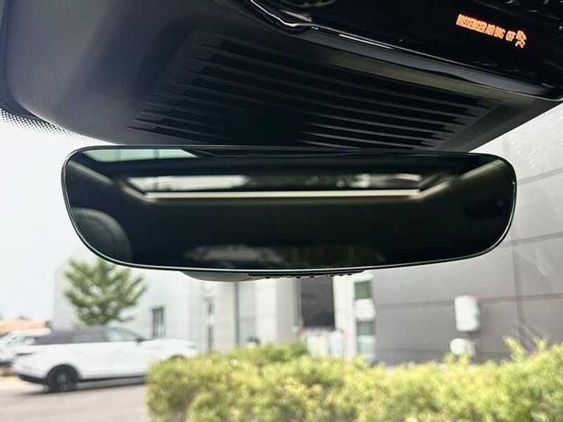 Used 2025 Land Rover Range Rover SE