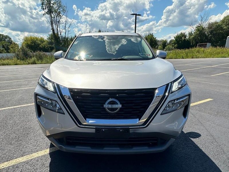 2023 Nissan Rogue SV photo 3