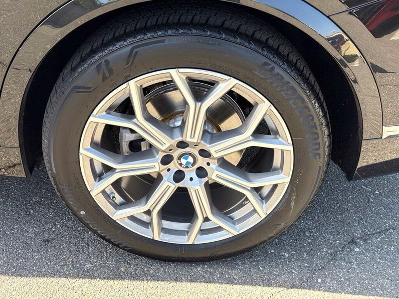 Used 2025 BMW X7 xDrive40iImage 14