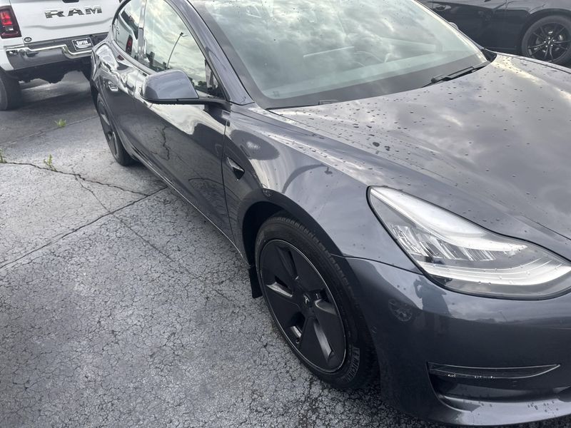 2021 Tesla Model 3 Standard Range PlusImage 4
