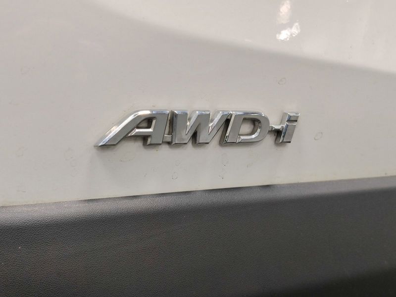 2018 Toyota RAV4 Hybrid XLE w/Navigation AWDImage 4