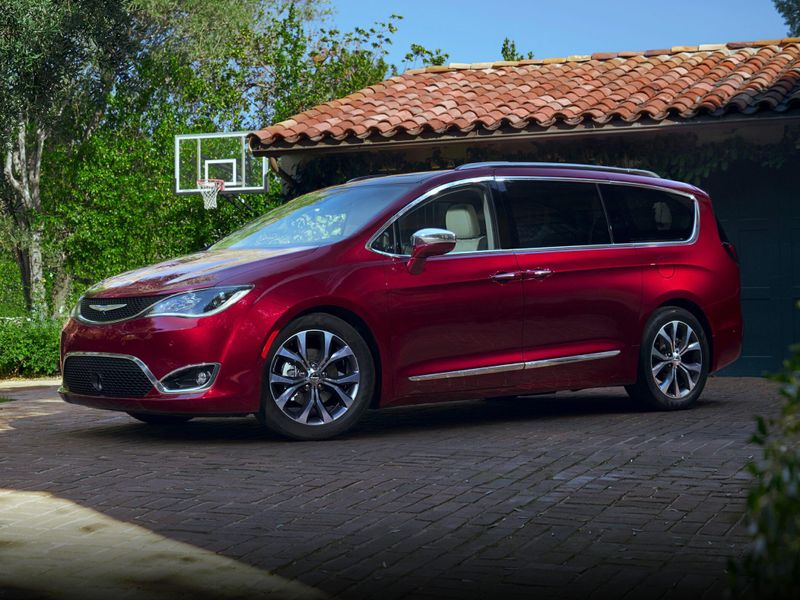 Used 2018 Chrysler Pacifica Touring L PlusImage 1