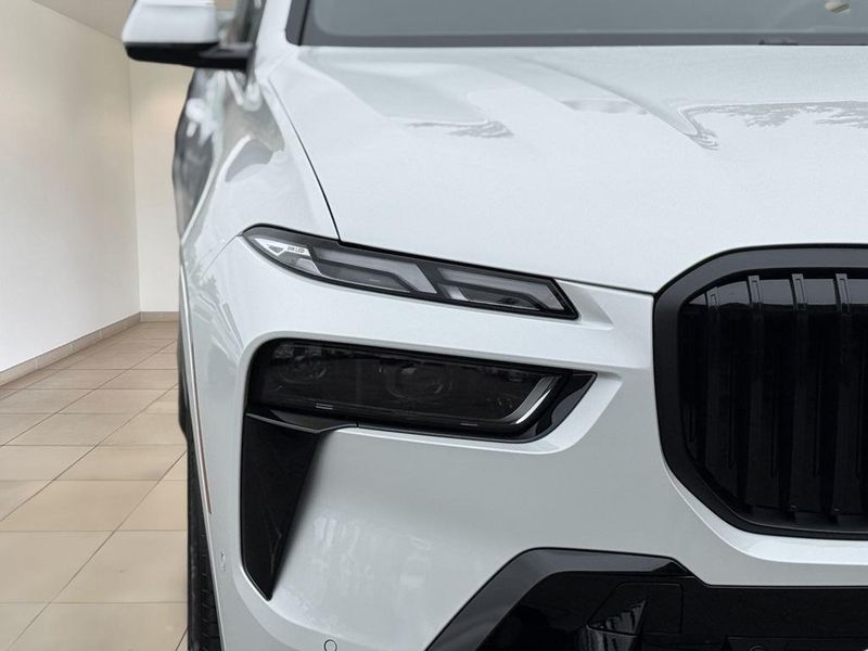 2026 BMW X7 xDrive40iImage 12