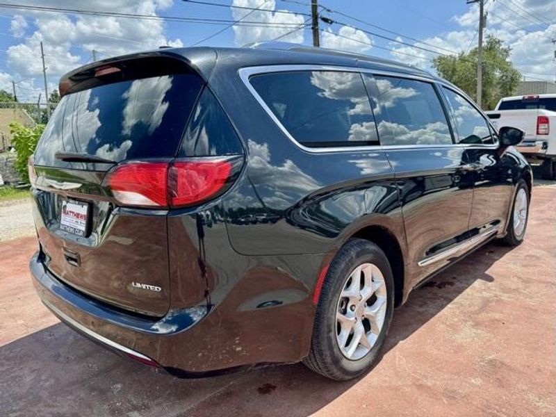 Used 2020 Chrysler Pacifica LimitedImage 5