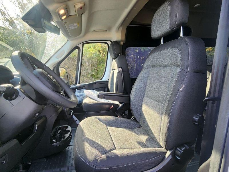 2024 RAM ProMaster 2500 Window Van Image 2