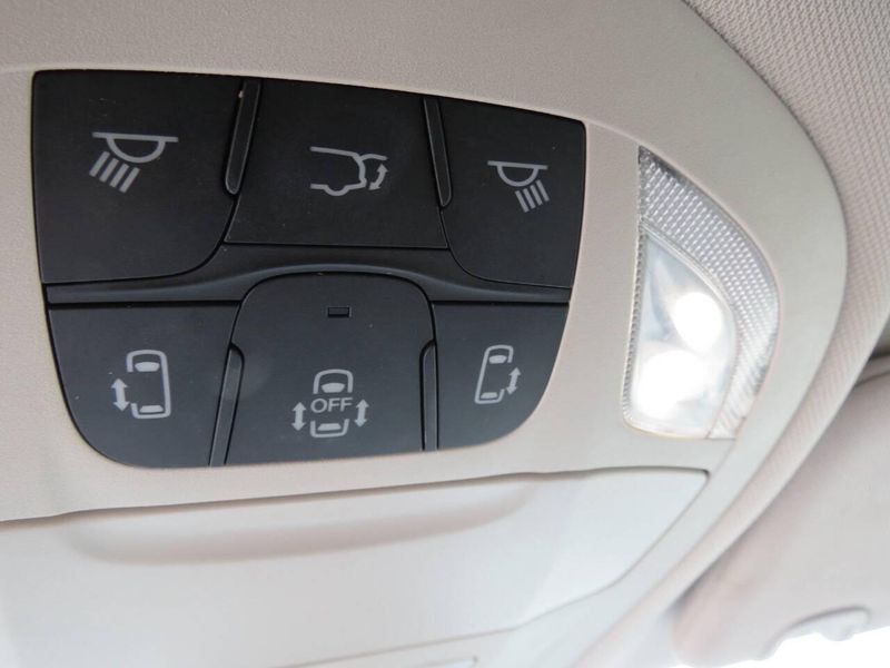 2023 Chrysler Voyager LX 4dr Mini VanImage 18