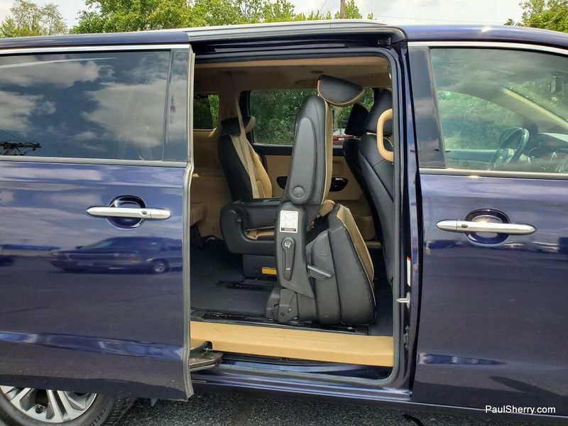 2021 Kia Sedona SXImage 35