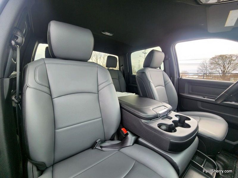 2024 RAM 5500 Tradesman Chassis Crew Cab 4x4 84