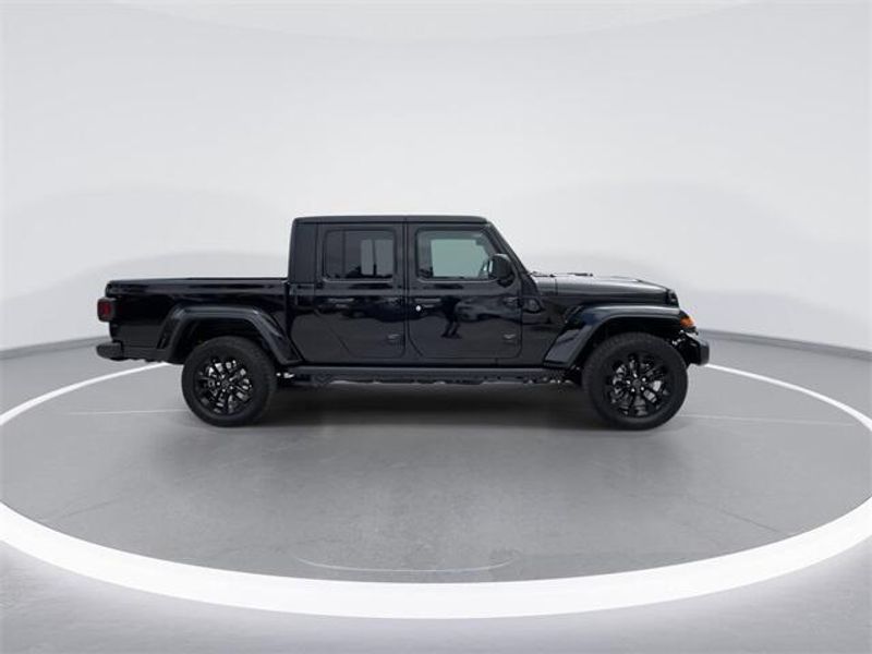 2025 Jeep Gladiator Nighthawk 4x4Image 9