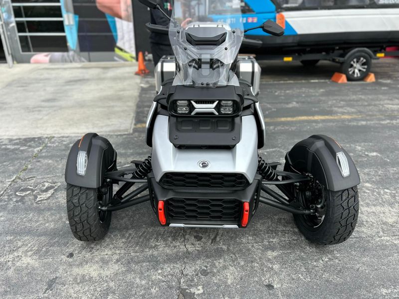 New 2025 Can-Am CANYON XT Image 8