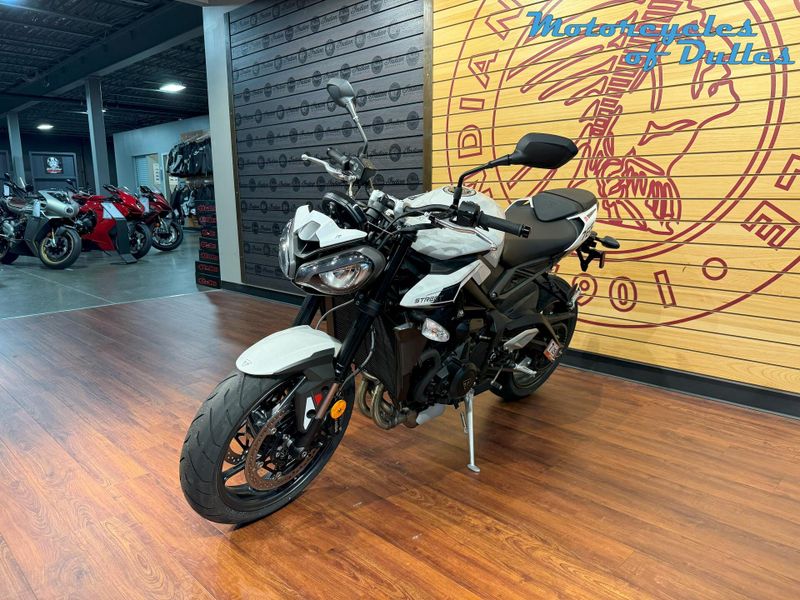 2025 Triumph Street Triple 765 R Image 4