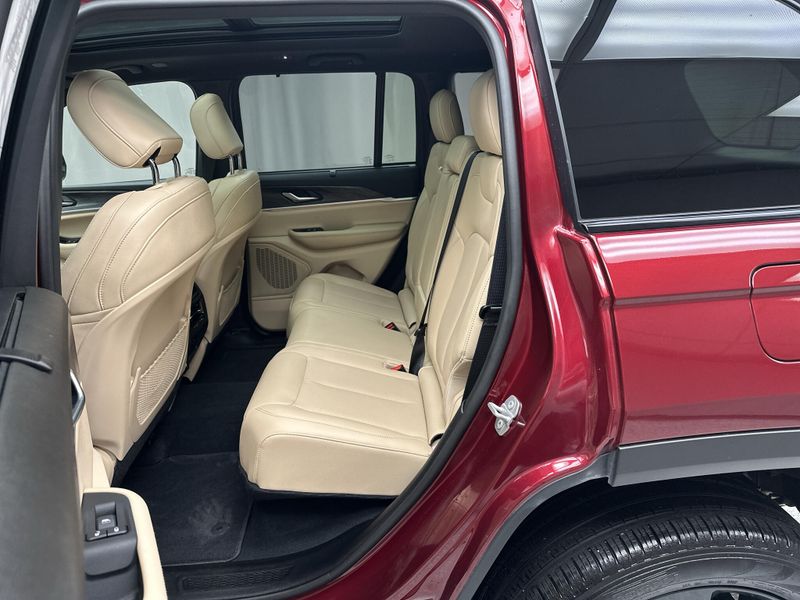 Used 2025 Jeep Grand Cherokee LimitedImage 15