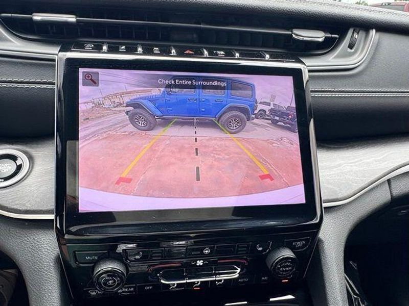 Used 2022 Jeep Grand Cherokee LimitedImage 16