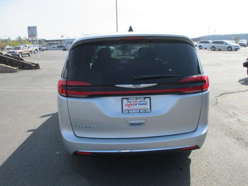 2023 Chrysler Pacifica Touring LImage 8